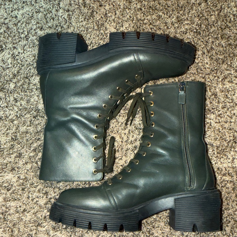 Stuart Weitzman Women's Green Lace-Up Boots - Picture 5 of 8